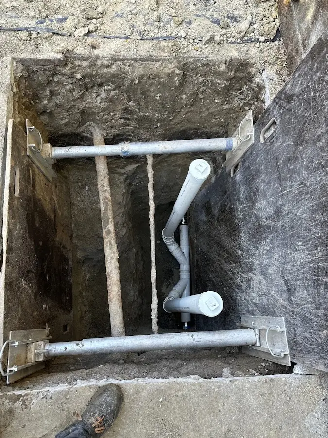 Experienced plumber completing Drain Cleaning work in Jupiter